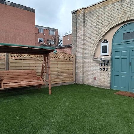 Cozy En-Suite Loft In Trendy Local Лондон Екстериор снимка