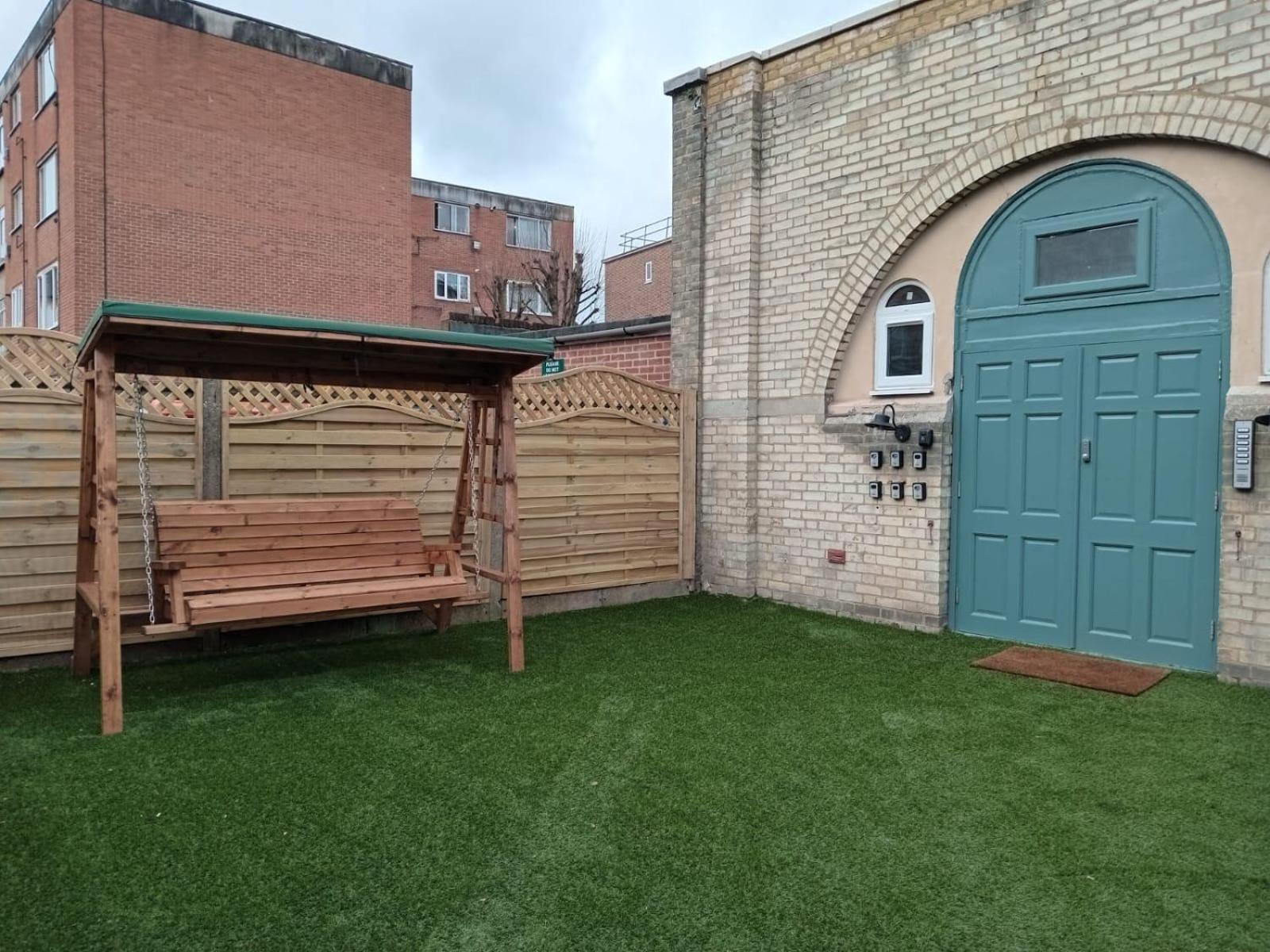 Cozy En-Suite Loft In Trendy Local Лондон Екстериор снимка