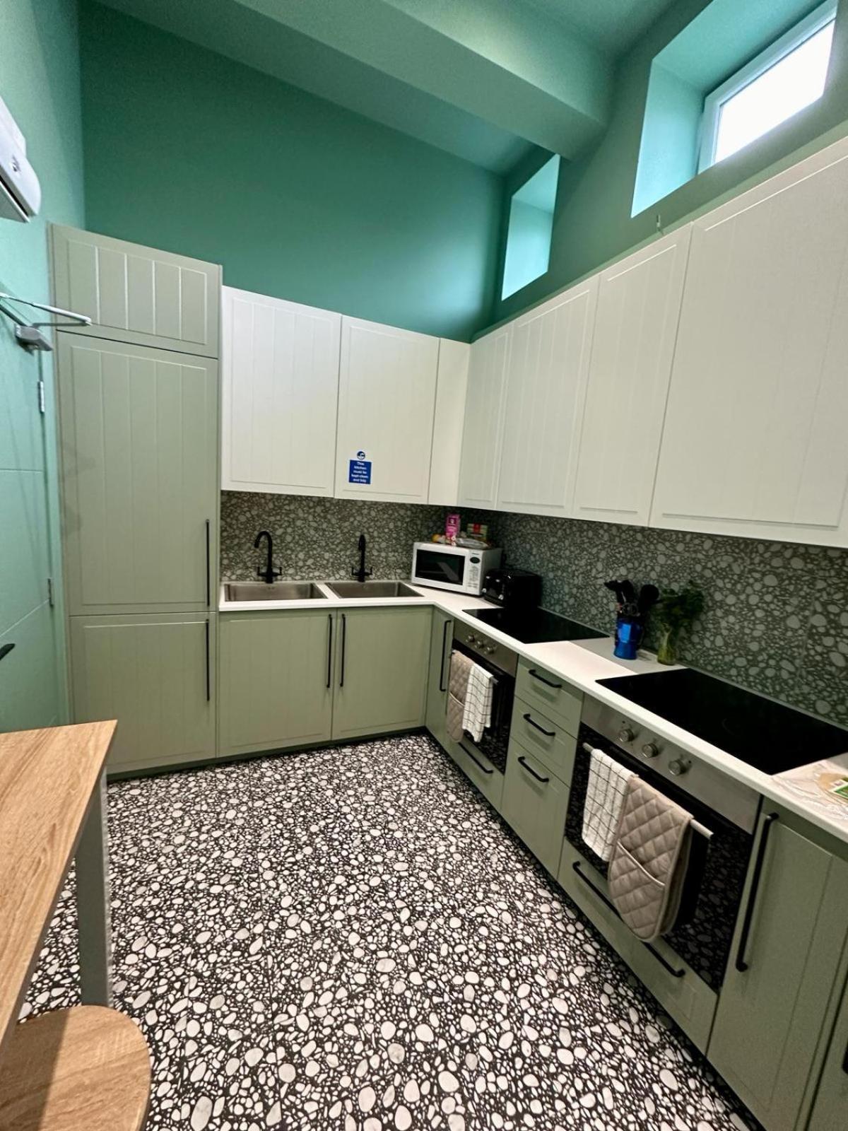 Cozy En-Suite Loft In Trendy Local Лондон Екстериор снимка