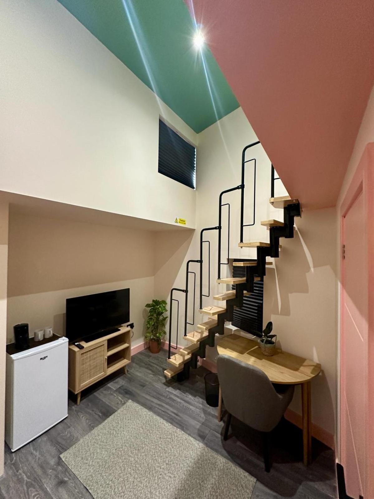 Cozy En-Suite Loft In Trendy Local Лондон Екстериор снимка