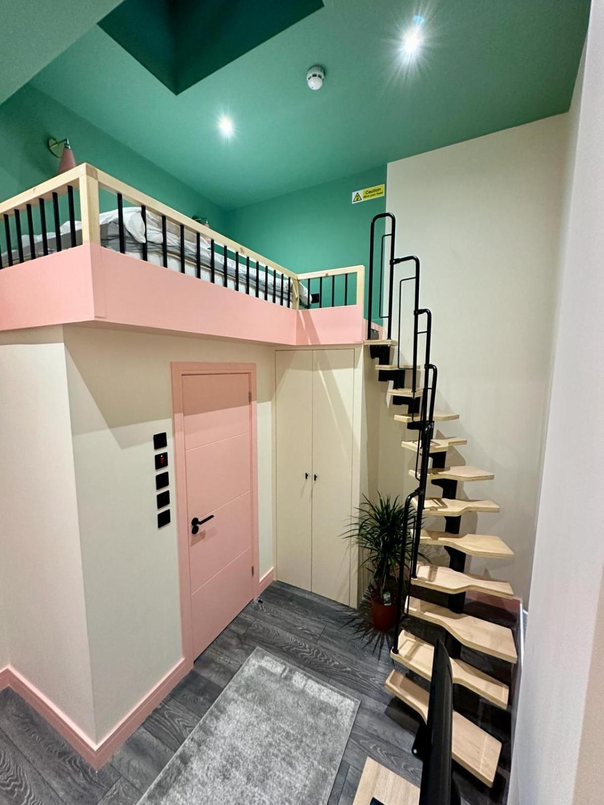 Cozy En-Suite Loft In Trendy Local Лондон Екстериор снимка