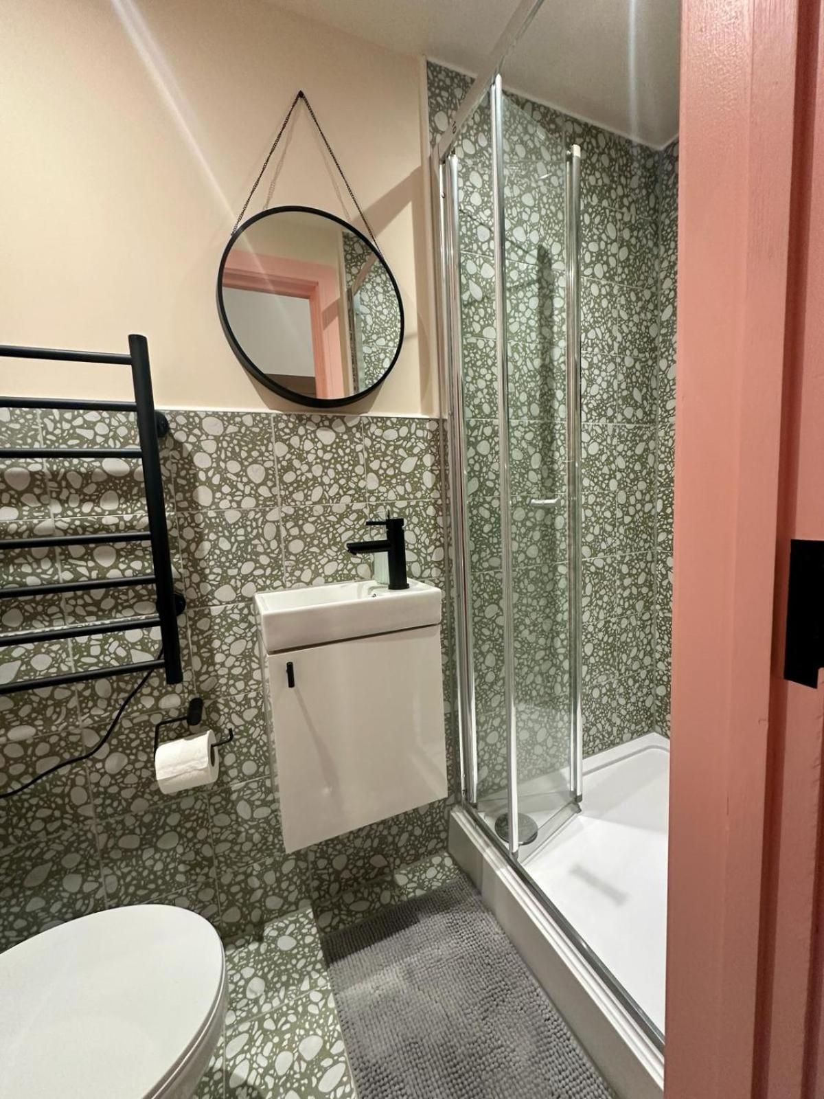 Cozy En-Suite Loft In Trendy Local Лондон Екстериор снимка