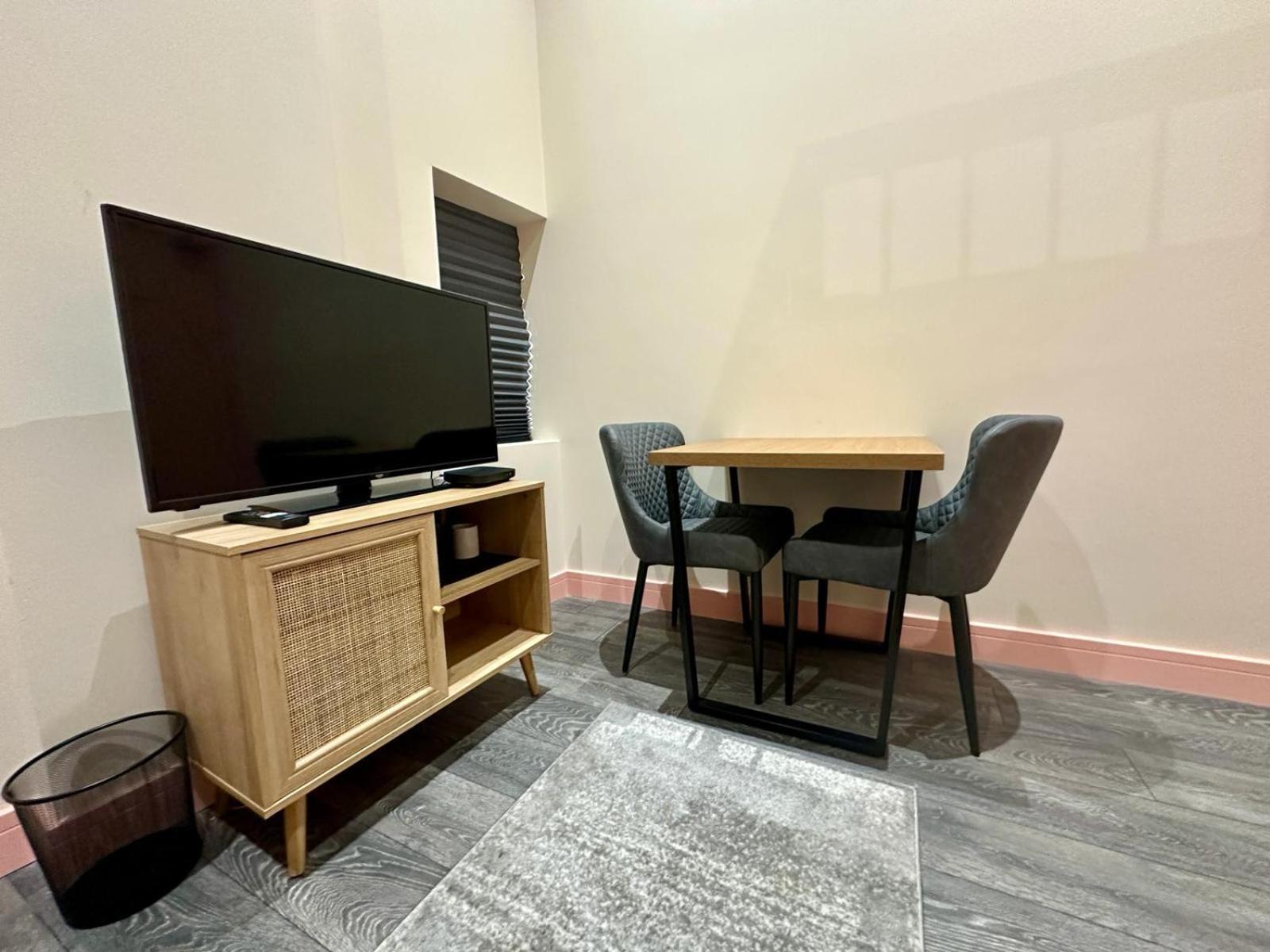 Cozy En-Suite Loft In Trendy Local Лондон Екстериор снимка