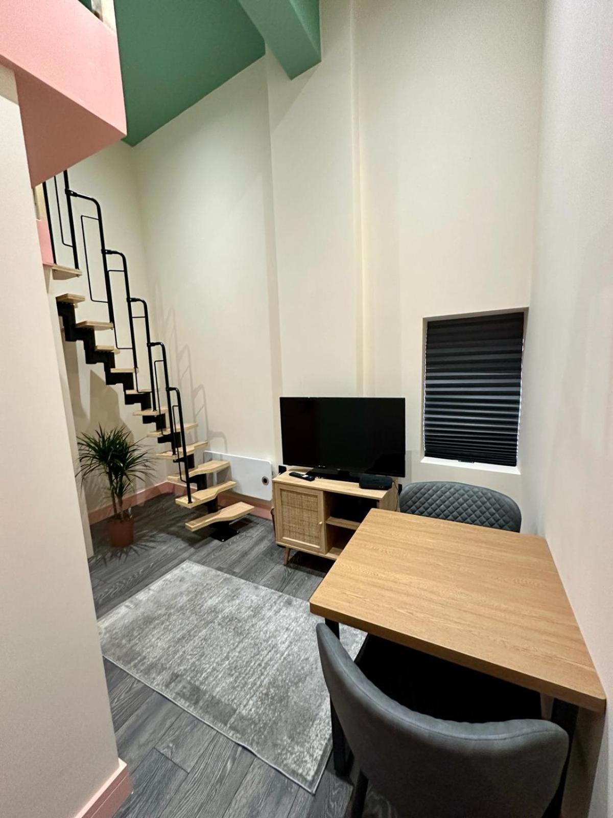 Cozy En-Suite Loft In Trendy Local Лондон Екстериор снимка