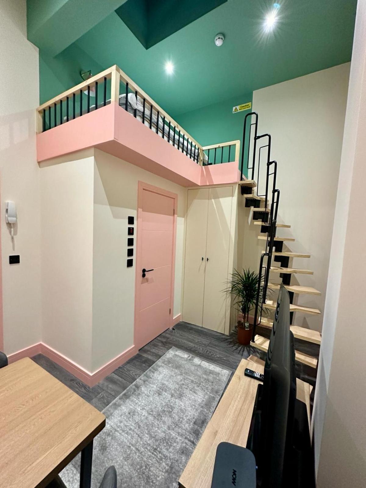 Cozy En-Suite Loft In Trendy Local Лондон Екстериор снимка
