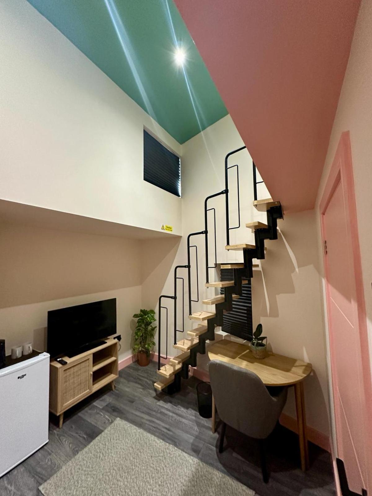 Cozy En-Suite Loft In Trendy Local Лондон Екстериор снимка