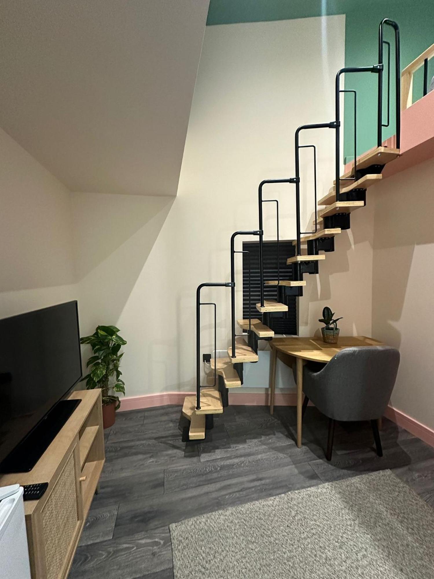 Cozy En-Suite Loft In Trendy Local Лондон Екстериор снимка