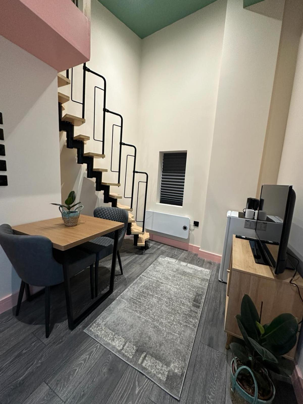 Cozy En-Suite Loft In Trendy Local Лондон Екстериор снимка