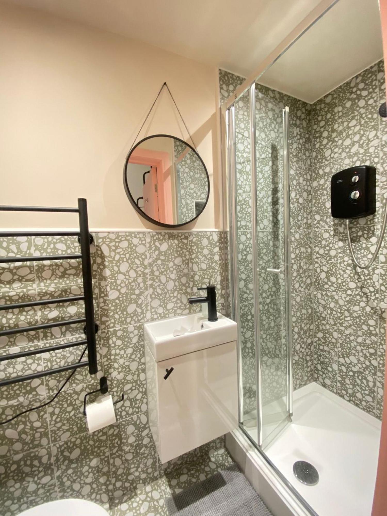 Cozy En-Suite Loft In Trendy Local Лондон Екстериор снимка